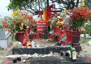 Une soixantaine de photos retrouvées sur la tombe de Sitarane Une soixantaine de photos retrouvées sur la tombe de Sitarane