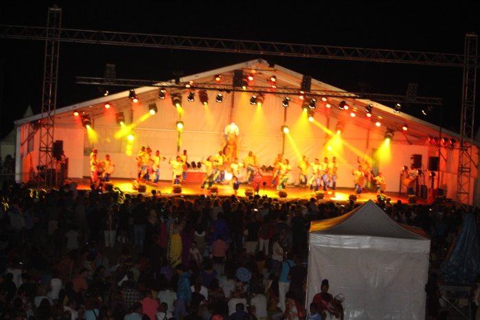 DIPAVALI 2016 À SAINT-ANDRÉ : PLUS DE 30 000 PERSONNES DIPAVALI 2016 À SAINT-ANDRÉ : PLUS DE 30 000 PERSONNES