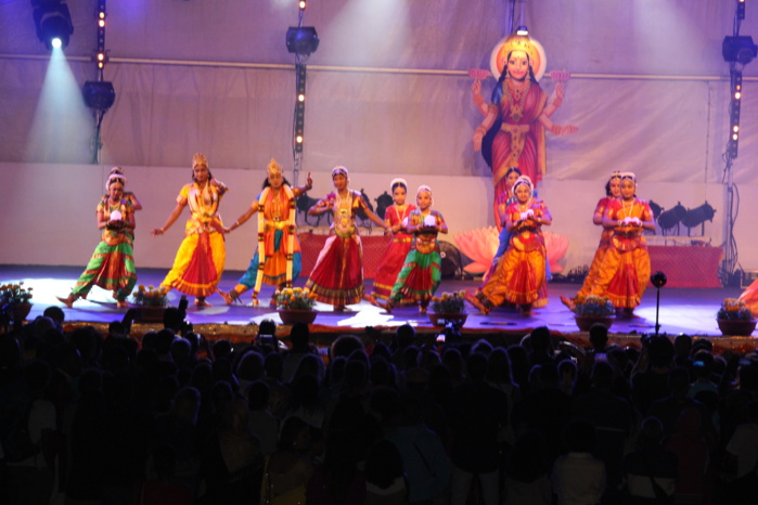 DIPAVALI 2016 À SAINT-ANDRÉ : PLUS DE 30 000 PERSONNES DIPAVALI 2016 À SAINT-ANDRÉ : PLUS DE 30 000 PERSONNES