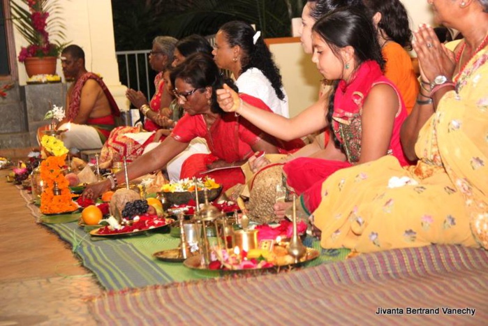 CÉLÉBRATION DU DIPAVALI 2016 À L'ASHRAM DU PORT CÉLÉBRATION DU DIPAVALI 2016 À L'ASHRAM DU PORT