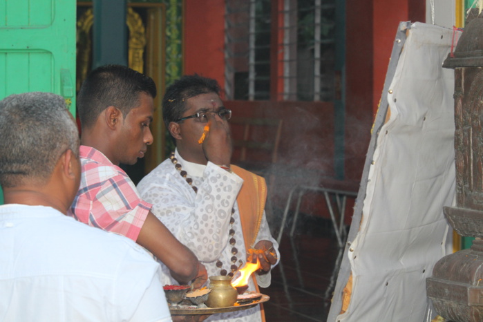 DÉBUT DES FESTIVITÉS POUR LA MARCHE SUR LE FEU AU TEMPLE PANDIALÉ PRIMAT  DÉBUT DES FESTIVITÉS POUR LA MARCHE SUR LE FEU AU TEMPLE PANDIALÉ PRIMAT
