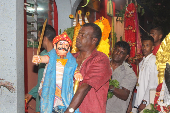 DÉBUT DES FESTIVITÉS POUR LA MARCHE SUR LE FEU AU TEMPLE PANDIALÉ PRIMAT  DÉBUT DES FESTIVITÉS POUR LA MARCHE SUR LE FEU AU TEMPLE PANDIALÉ PRIMAT