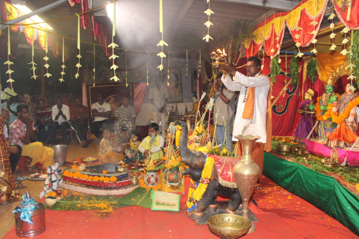 DÉBUT DES FESTIVITÉS POUR LA MARCHE SUR LE FEU AU TEMPLE PANDIALÉ PRIMAT  DÉBUT DES FESTIVITÉS POUR LA MARCHE SUR LE FEU AU TEMPLE PANDIALÉ PRIMAT