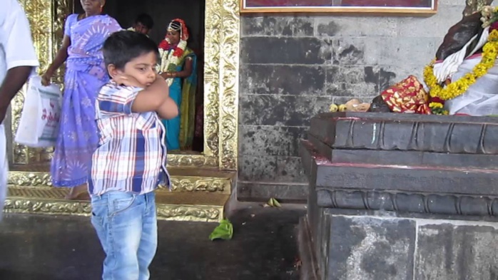 POURQUOI FAISONS-NOUS CE GESTE DE ''SUPER YOGA DU CERVEAU'' OU THOPPUKARANAM ? POURQUOI FAISONS-NOUS CE GESTE DE ''SUPER YOGA DU CERVEAU'' OU THOPPUKARANAM ?