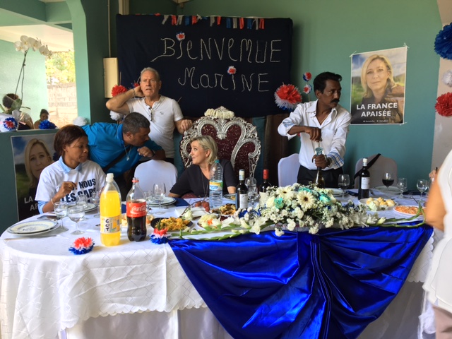 Marine Le Pen partage un repas dans un temple tamoul