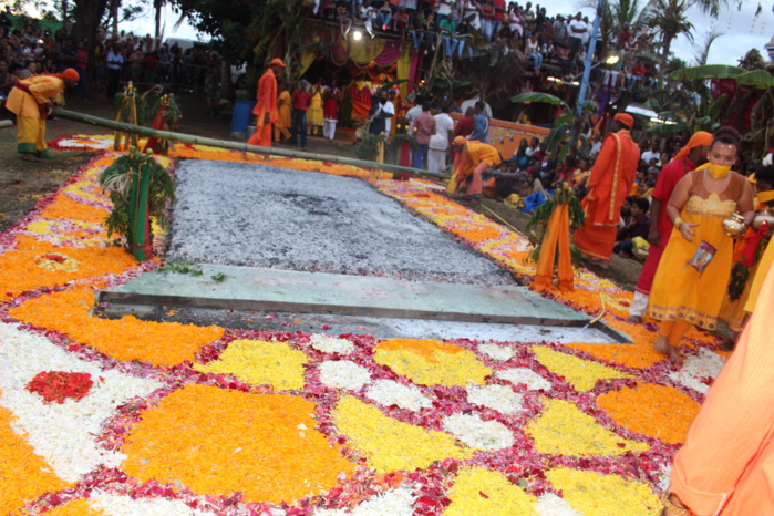 MARCHE SUR LE FEU AU TEMPLE PANDIALE PRIMAT 2016