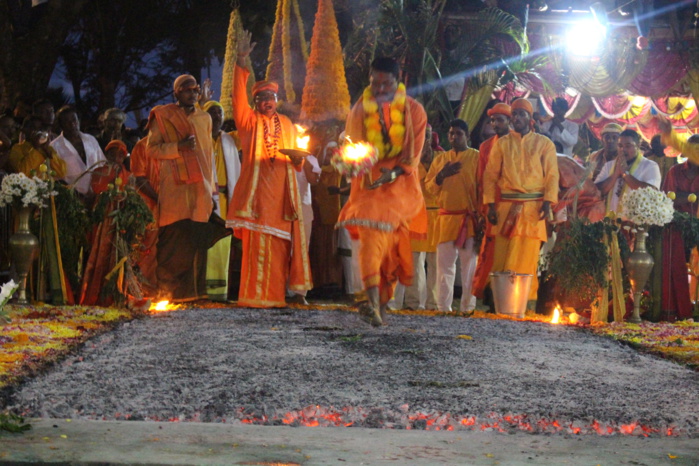 MARCHE SUR LE FEU AU TEMPLE PANDIALE PRIMAT 2016