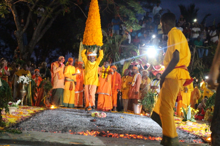 MARCHE SUR LE FEU AU TEMPLE PANDIALE PRIMAT 2016