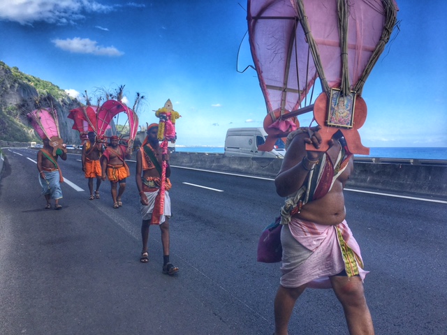 LE TOUR DE L'ÎLE EN CAVADEE