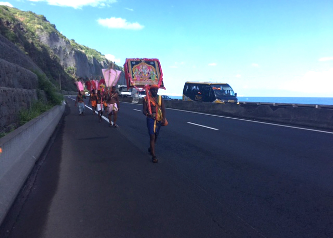 LE TOUR DE L'ÎLE EN CAVADEE