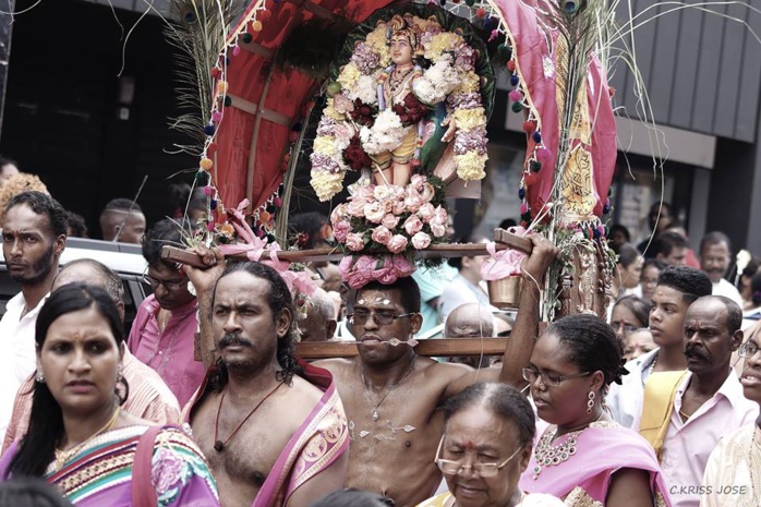 THAIPUSAM CAVADEE 2017 : AU TEMPLE SIVA CHANMOUGA NAADA DE SAINT-LOUIS  