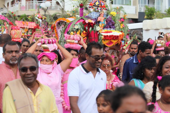 THAIPUSAM CAVADEE 2017 : AU TEMPLE SIVA SOUPRAMANIEN À ST-ANDRÉ