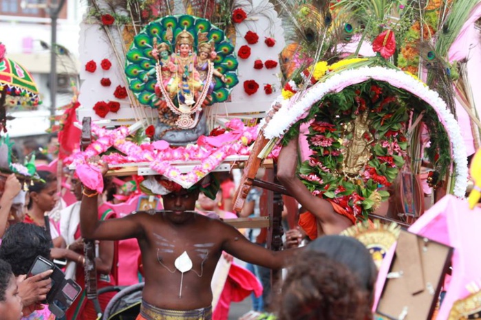 THAIPUSAM CAVADEE 2017 : AU TEMPLE SIVA SOUPRAMANIEN À ST-ANDRÉ