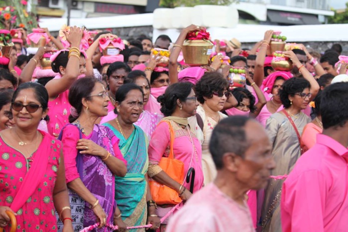 THAIPUSAM CAVADEE 2017 : AU TEMPLE SIVA SOUPRAMANIEN À ST-ANDRÉ