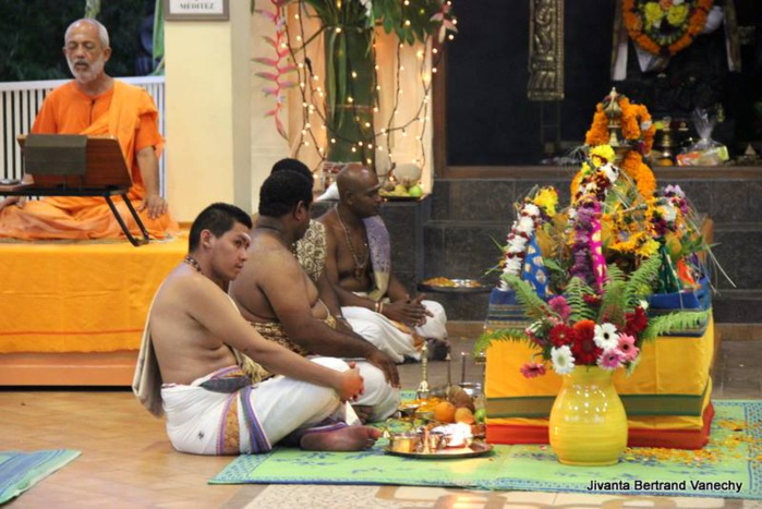 4ÈME OUTCHVAM DE LA MAHA SIVARATRI 2017 À L'ASHRAM DU PORT