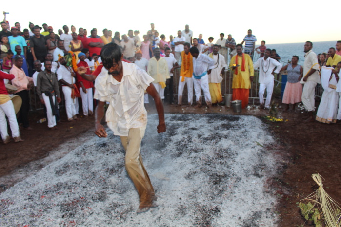 MARCHE SUR LE FEU TANAMBO SAINT-PIERRE (FAMILLE BARRET) 2017