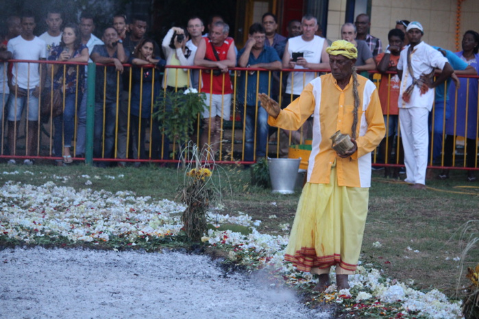 MARCHE SUR LE FEU AU TEMPLE GILLOT 2017