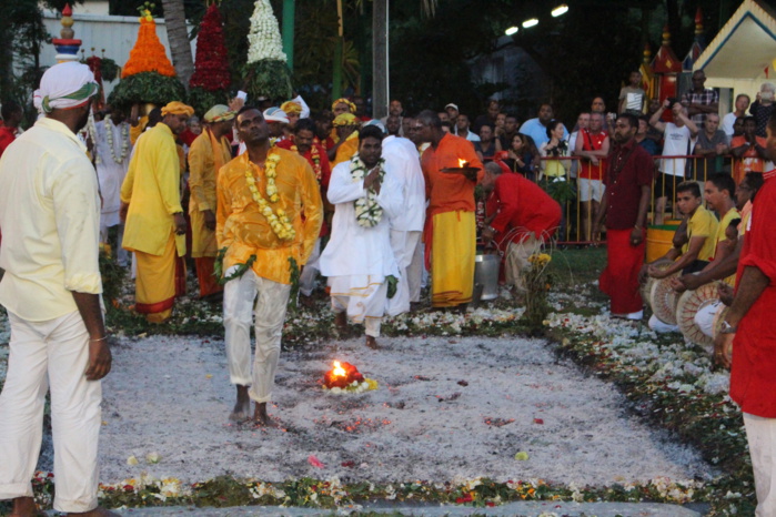 MARCHE SUR LE FEU AU TEMPLE GILLOT 2017