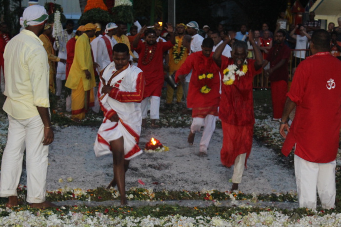 MARCHE SUR LE FEU AU TEMPLE GILLOT 2017