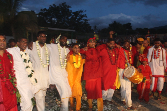 MARCHE SUR LE FEU AU TEMPLE GILLOT 2017