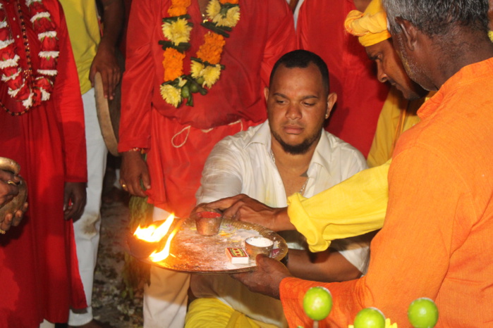 MARCHE SUR LE FEU AU TEMPLE GILLOT 2017