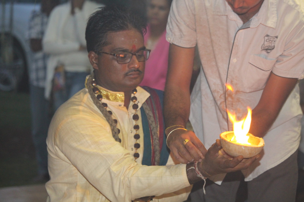 DÉBUT FÊTE MARIAMMAN AU TEMPLE PANDIALÉ PRIMAT