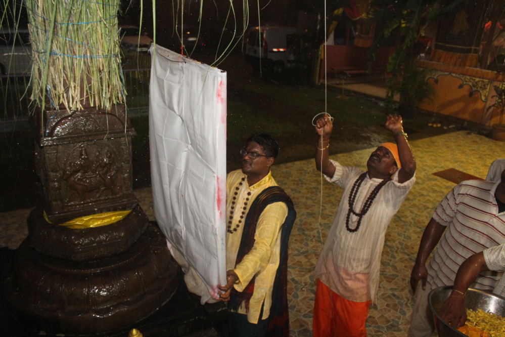 DÉBUT FÊTE MARIAMMAN AU TEMPLE PANDIALÉ PRIMAT