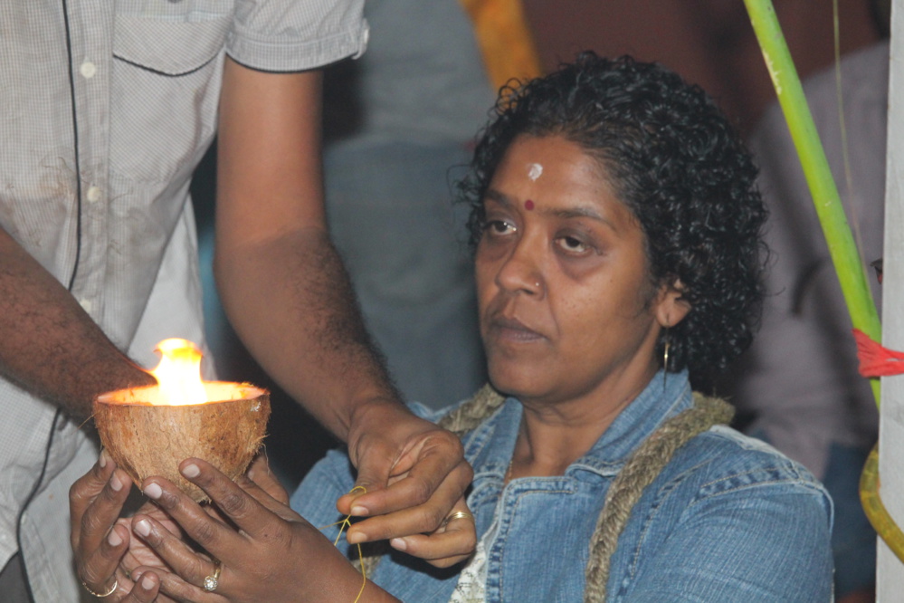 DÉBUT FÊTE MARIAMMAN AU TEMPLE PANDIALÉ PRIMAT