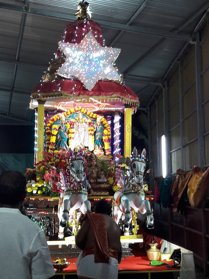 DÉBUT DU CAVADEE AU TEMPLE SIVA SOUPRAMANIEN DE ST-BENOÎT 