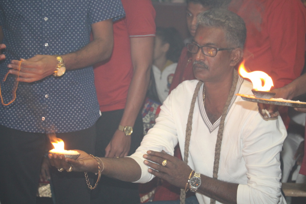 DÉBUT DES FESTIVITÉS POUR MAHA KÂLI AU TEMPLE PANDIALÉ PRIMAT DE ST-DENIS