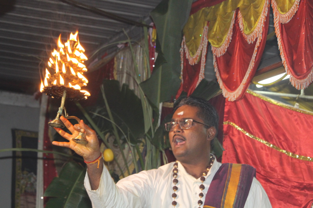 DÉBUT DES FESTIVITÉS POUR MAHA KÂLI AU TEMPLE PANDIALÉ PRIMAT DE ST-DENIS DÉBUT DES FESTIVITÉS POUR MAHA KÂLI AU TEMPLE PANDIALÉ PRIMAT DE ST-DENIS