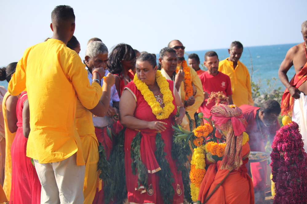 MARCHE SUR LE FEU AU TEMPLE FAMILIAL VAÏTY 2017