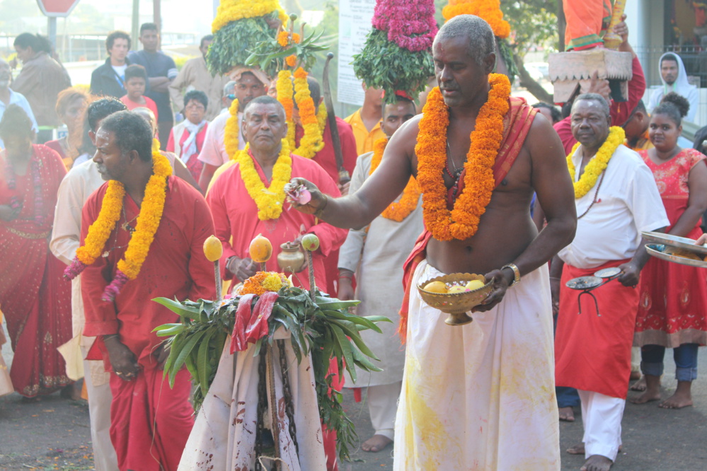 MARCHE SUR LE FEU AU TEMPLE FAMILIAL VAÏTY 2017