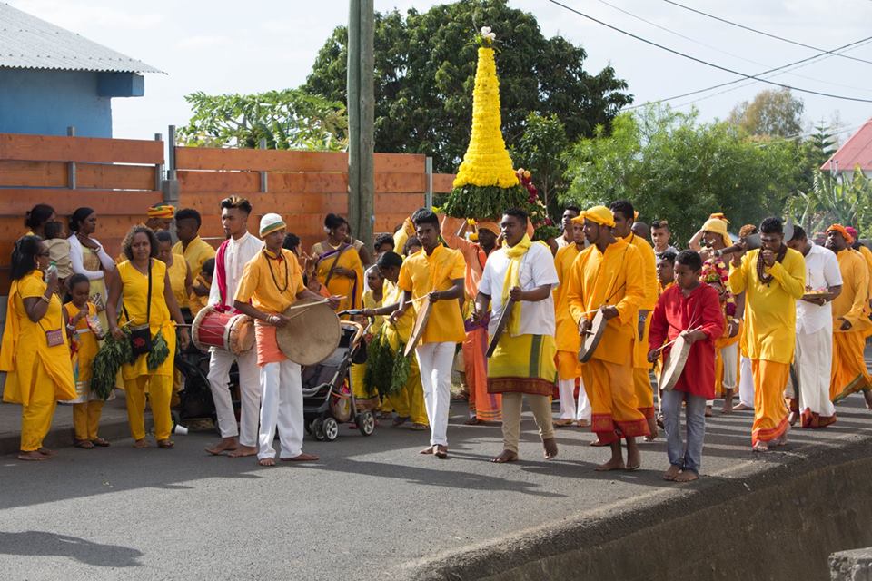 MARCHE SUR LE FEU AU TEMPLE POININ-COULIN DE ST-GILLES LES HAUTS 