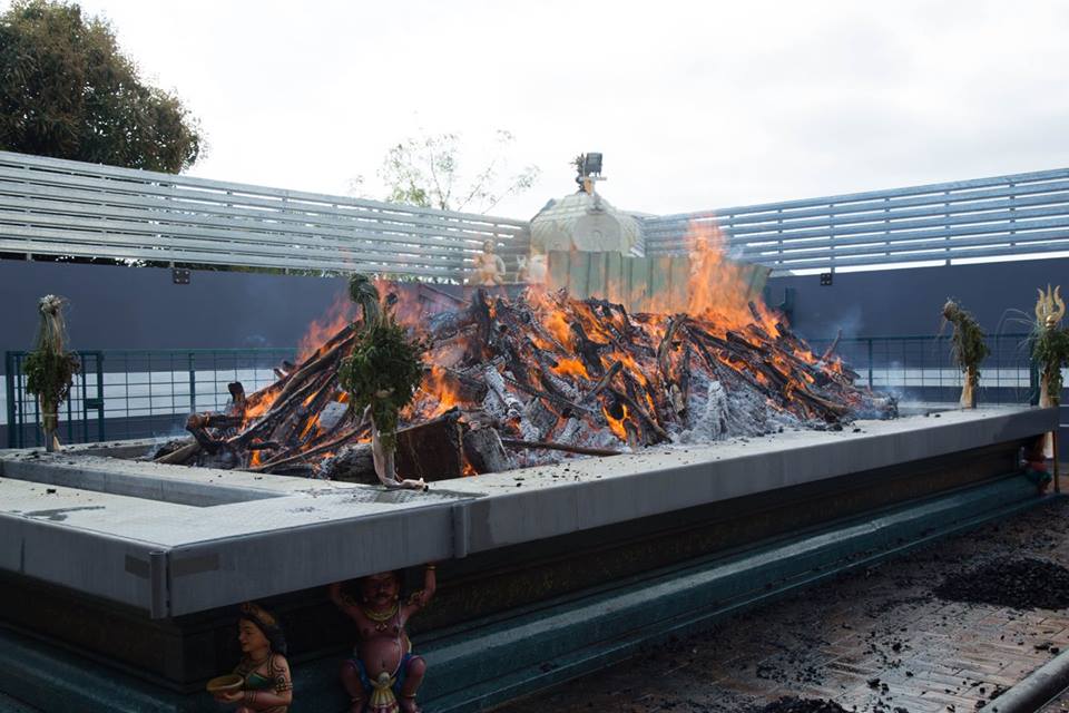 MARCHE SUR LE FEU AU TEMPLE POININ-COULIN DE ST-GILLES LES HAUTS 