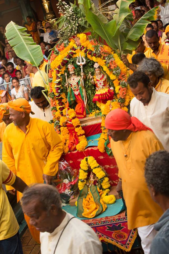 MARCHE SUR LE FEU AU TEMPLE POININ-COULIN DE ST-GILLES LES HAUTS 