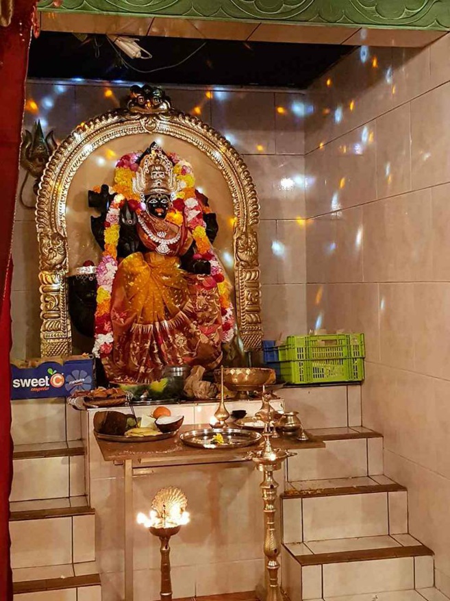 NAVARATRI : DURGA POOJA 1ER OUTCHAVAL AU TEMPLE ARUMIGOU SHRI VEERAKARLI DE ST-LEU