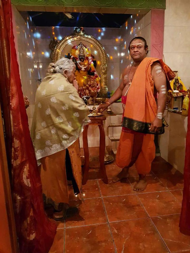 NAVARATRI : DURGA POOJA 1ER OUTCHAVAL AU TEMPLE ARUMIGOU SHRI VEERAKARLI DE ST-LEU