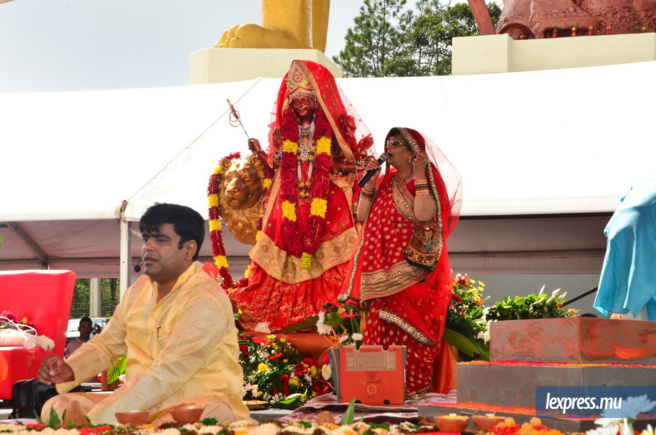 Grand-Bassin: la déesse Durga dans toute sa splendeur