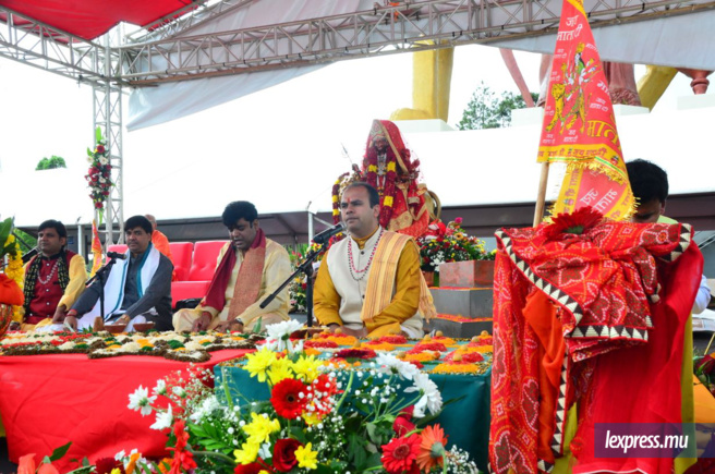 Grand-Bassin: la déesse Durga dans toute sa splendeur