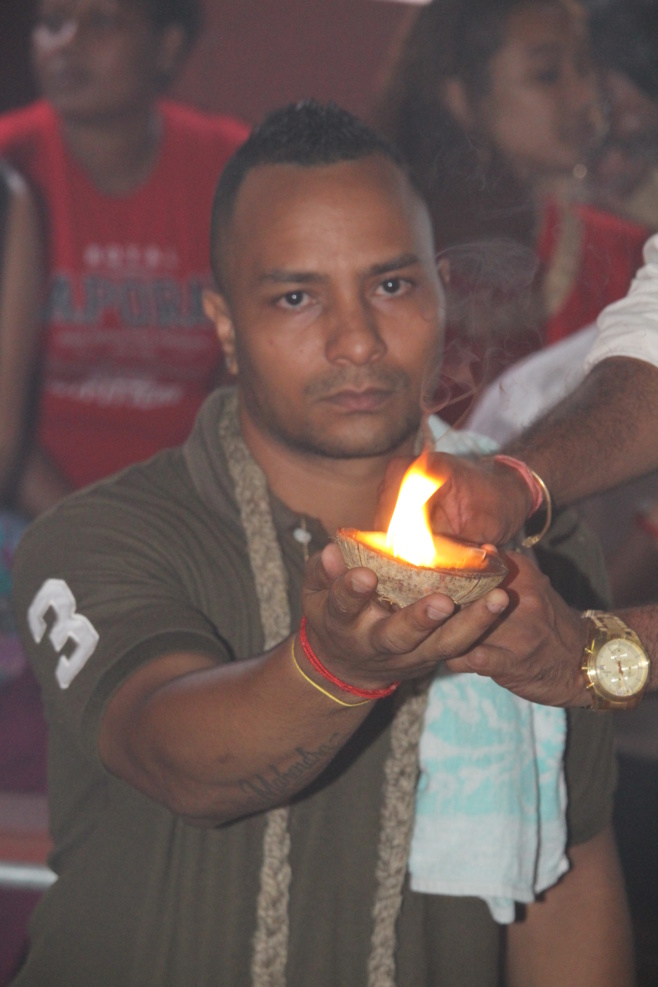 1ER FÊTE MARCHE SUR LE FEU AU TEMPLE PANDIALE PRIMAT  1ER FÊTE MARCHE SUR LE FEU AU TEMPLE PANDIALE PRIMAT