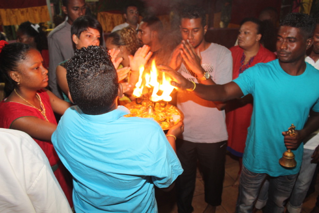 1ER FÊTE MARCHE SUR LE FEU AU TEMPLE PANDIALE PRIMAT  1ER FÊTE MARCHE SUR LE FEU AU TEMPLE PANDIALE PRIMAT