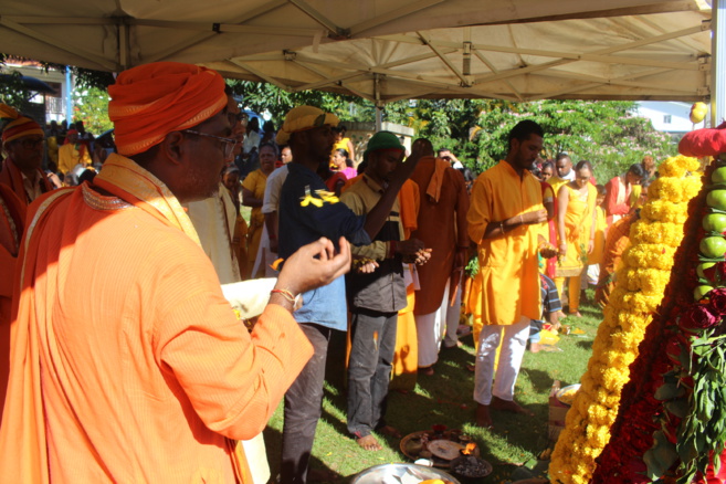 MARCHE SUR LE FEU AU TEMPLE PANDIALE PRIMAT 2017 MARCHE SUR LE FEU AU TEMPLE PANDIALE PRIMAT 2017