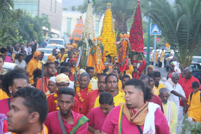 MARCHE SUR LE FEU AU TEMPLE PANDIALE PRIMAT 2017 MARCHE SUR LE FEU AU TEMPLE PANDIALE PRIMAT 2017