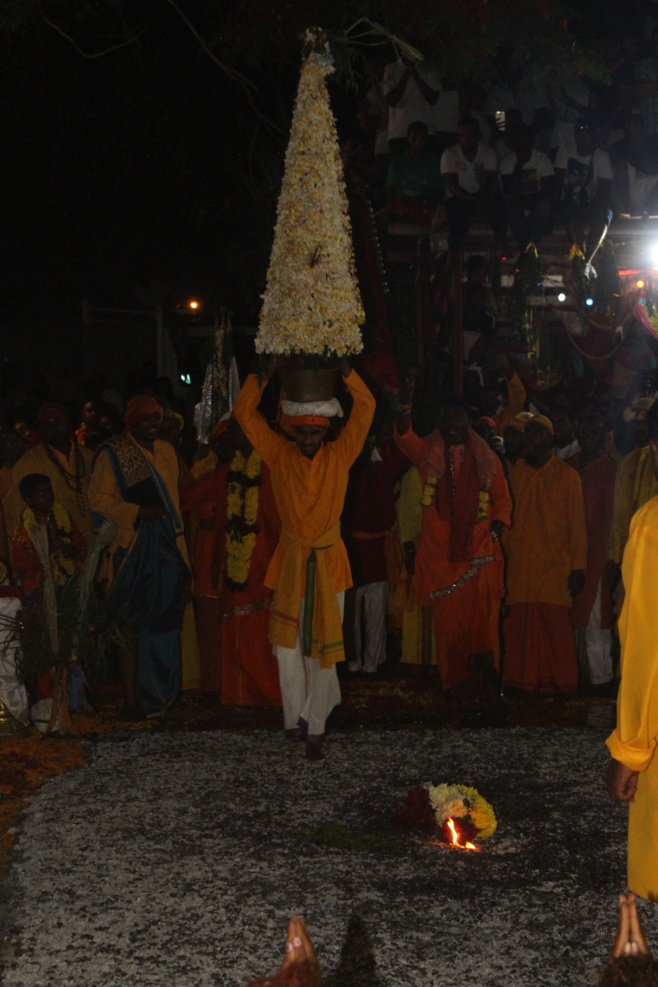 MARCHE SUR LE FEU AU TEMPLE PANDIALE PRIMAT 2017 MARCHE SUR LE FEU AU TEMPLE PANDIALE PRIMAT 2017