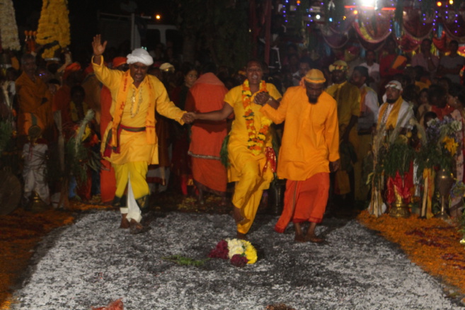 MARCHE SUR LE FEU AU TEMPLE PANDIALE PRIMAT 2017 MARCHE SUR LE FEU AU TEMPLE PANDIALE PRIMAT 2017