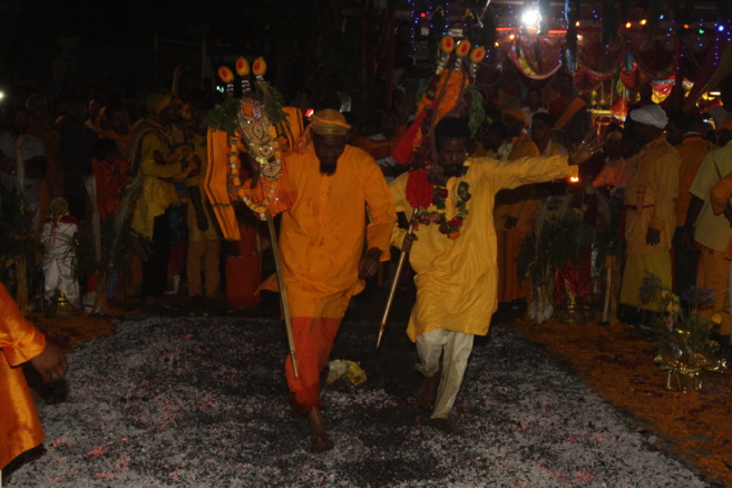 MARCHE SUR LE FEU AU TEMPLE PANDIALE PRIMAT 2017 MARCHE SUR LE FEU AU TEMPLE PANDIALE PRIMAT 2017
