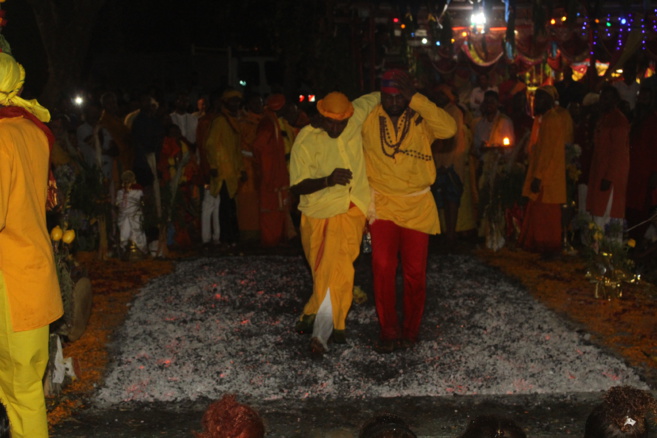 MARCHE SUR LE FEU AU TEMPLE PANDIALE PRIMAT 2017 MARCHE SUR LE FEU AU TEMPLE PANDIALE PRIMAT 2017