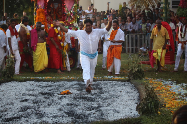 MARCHE SUR LE FEU 2018 AU TEMPLE MARLIAMEN DES CASERNES DE ST-PIERRE