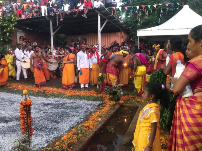 MARCHE SUR LE FEU 2018 AU TEMPLE DRAUPADI MAISON ROUGE DE ST-LOUIS 